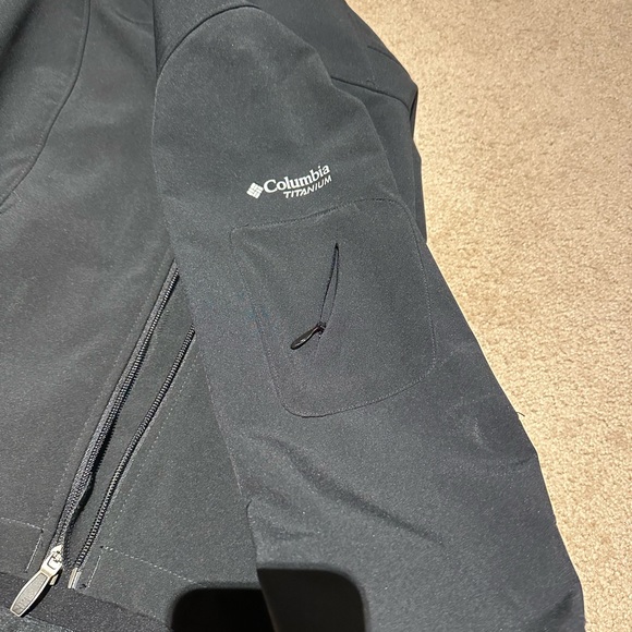 Columbia Sportswear women softshell jacket size SMALL in Black - Picture 4 of 6